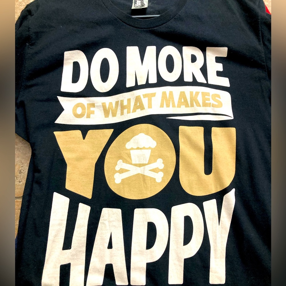 Johnny Cupcakes T